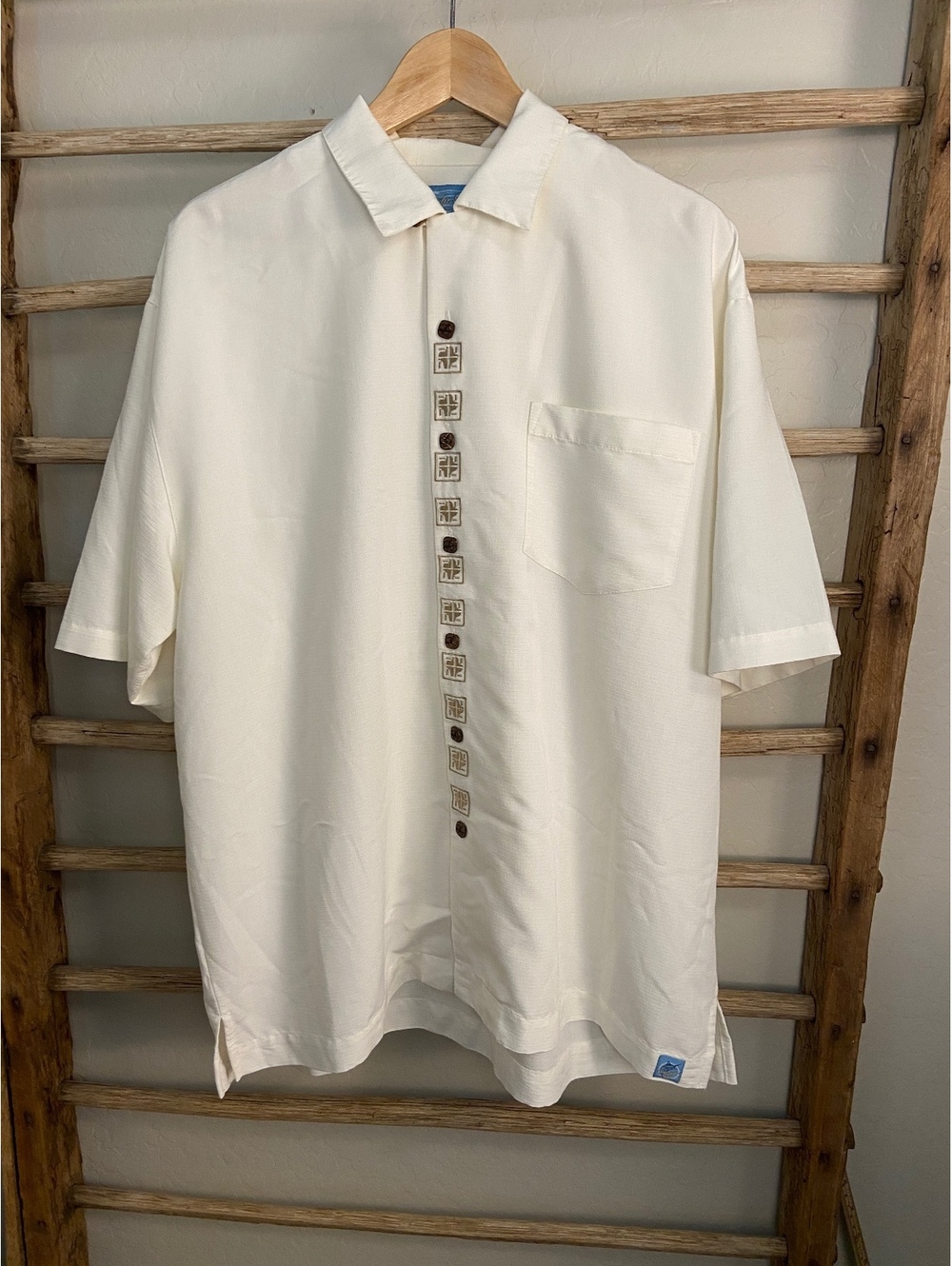Bermuda Bay Men's Large Cream Button-Up Shirt with Unique Buttons
